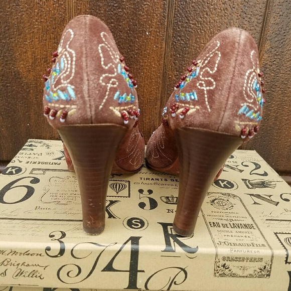 Vintage Beautiful Suede Aldo Embroidered Suede Heels - Picture 5 of 6